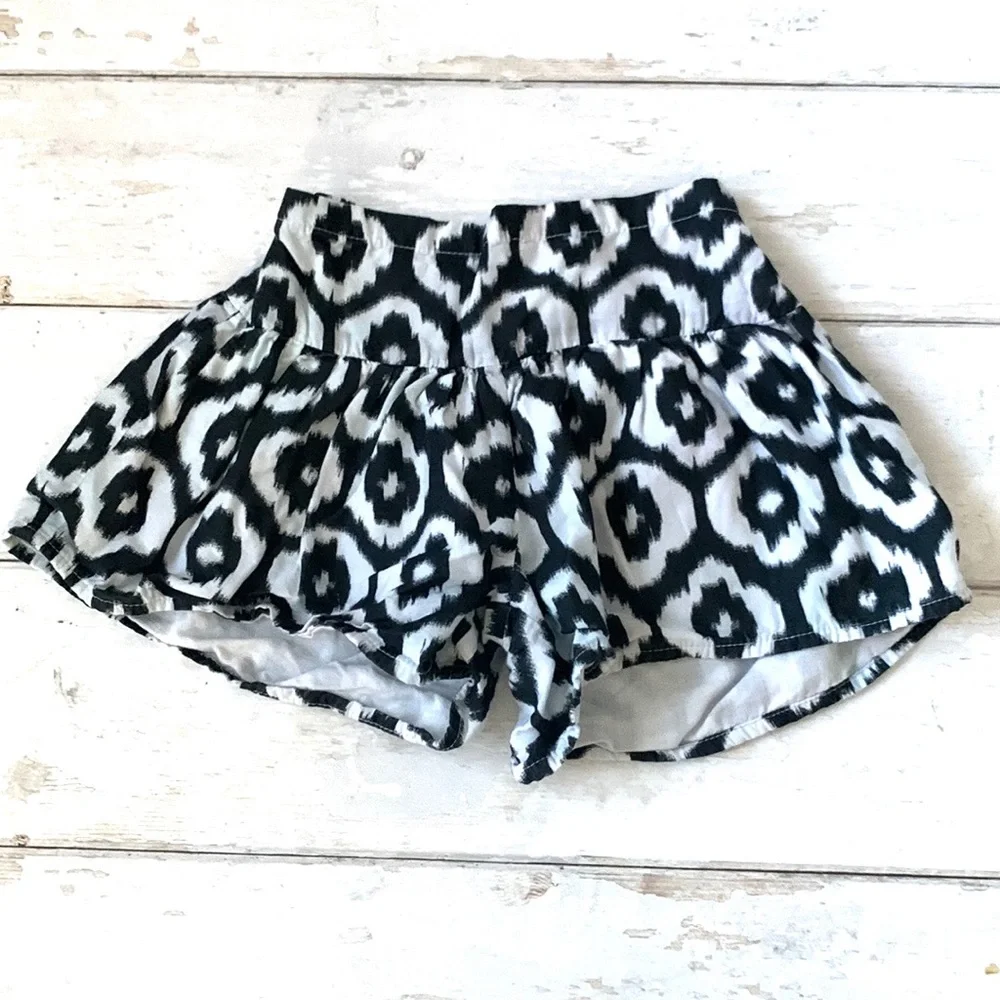 Old Navy 3T Girls Shorts Skort Skirt Black White Floral Kids Toddler Size 3